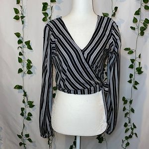 Hollister | Women's Black & White Striped Tie Crop Top | S